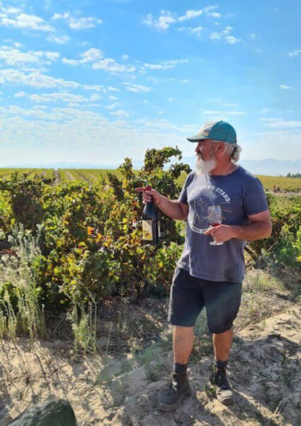 Adi-Badenhorst-im-Weinberg